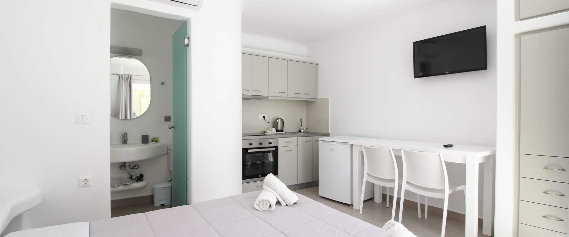 room kitchen and dining table